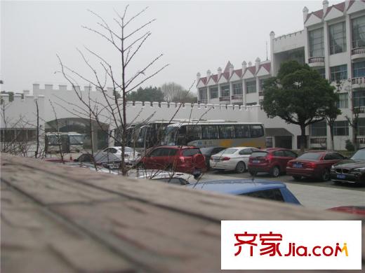 譽(yù)相庭向南10米蘇州國際外語學(xué)校