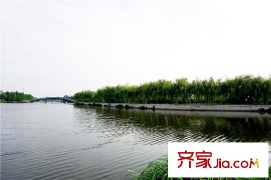 冠城大通瓏灣項(xiàng)目往東500米大白蕩湖景