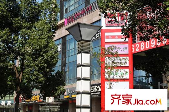領(lǐng)秀冠南苑周邊50米東環(huán)路上恒潤后街商鋪
