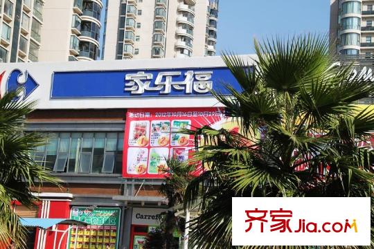 領(lǐng)秀冠南苑周邊50米東環(huán)路上家樂福