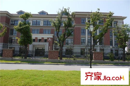 雅戈爾天宸項目向西500米東沙湖學校