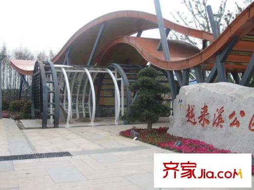 藍(lán)光COCO蜜園項(xiàng)目東面50米越來溪公園內(nèi)景