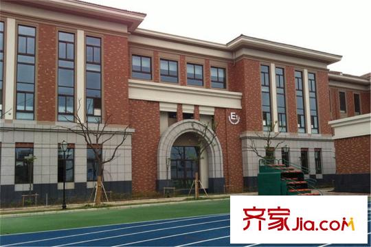 雅戈爾天宸項目向西500米東沙湖學校