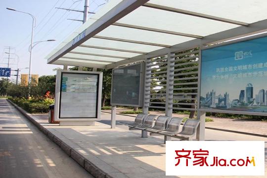 尚景灣項目東側(cè)10米處公交站臺