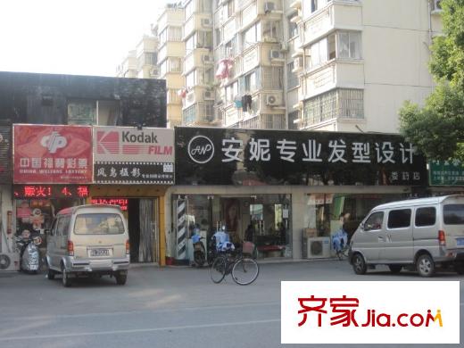 和融優(yōu)山美地城墅向北500米南擺宴街理發(fā)店