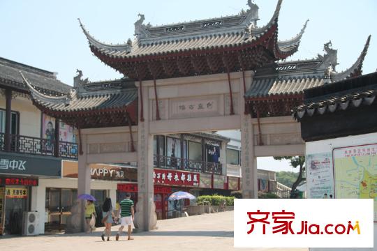 嘉盛香檳一號(hào)項(xiàng)目北邊1.8公里處平方米直古鎮(zhèn)