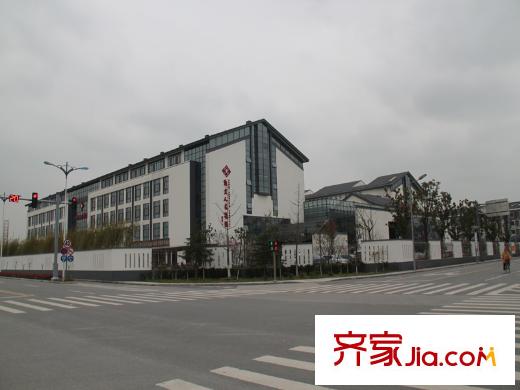 嘉盛香檳一號(hào)項(xiàng)目北邊1公里處平方米直人民醫(yī)院