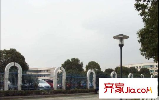 陽光悅湖公館小區(qū)附近的車位