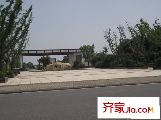 水岸秀墅對面50米石湖風景區(qū)