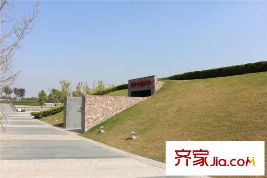 蘇州灣壹號項(xiàng)目北面10米東太湖生態(tài)園