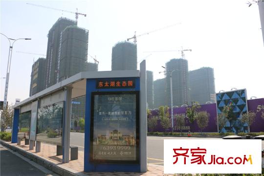 蘇州灣壹號項(xiàng)目北面50米公車站臺