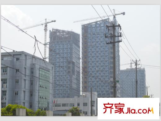 旭輝御府附近150米在建港龍城市商業(yè)廣場(chǎng)