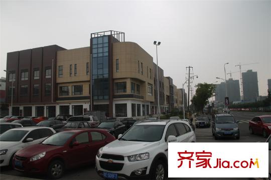 西湖君庭小區(qū)向南1000多米遠(yuǎn)的億象新天地