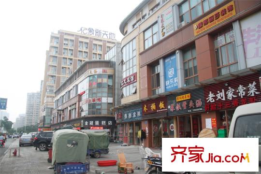 西湖君庭小區(qū)向南1000多米遠(yuǎn)的億象新天地