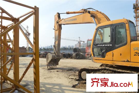 中海雙灣錦園項(xiàng)目北50米尹山湖商業(yè)水街工地