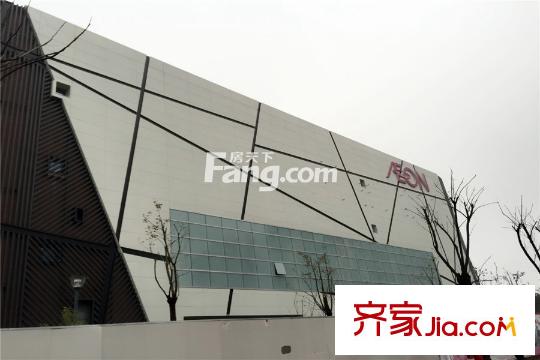 中南錦苑項(xiàng)目東2公里處永旺夢(mèng)樂(lè)城