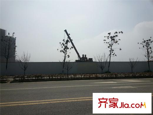 運河公館南面100米學校在建