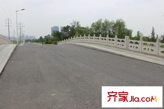 世茂石湖灣項(xiàng)目南側(cè)100米石湖公園