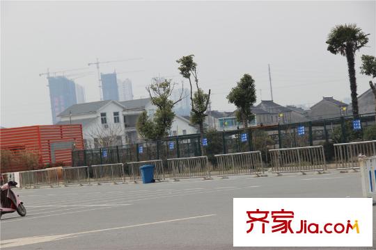 御湖灣項(xiàng)目西側(cè)800米郭巷中心小學(xué)