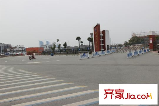 御湖灣項目西側(cè)800米郭巷中心小學(xué)