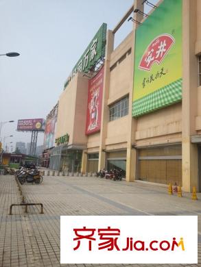 正榮華府項(xiàng)目西側(cè)500米華潤(rùn)萬(wàn)家超市