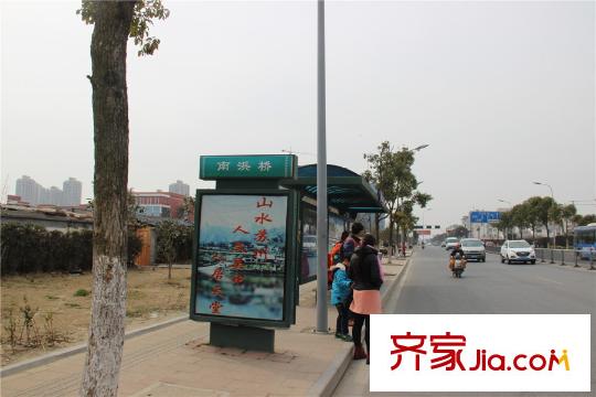 中茵御墅灣小區(qū)西側(cè)300米商業(yè)街 2015.3.17