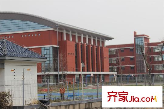 中茵御墅灣小區(qū)西側(cè)300米商業(yè)街 2015.3.17