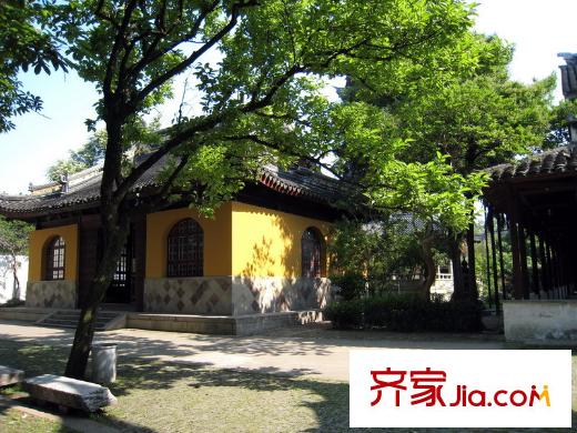 尼盛濱江城項(xiàng)目西側(cè)5000米靈巖山景區(qū)