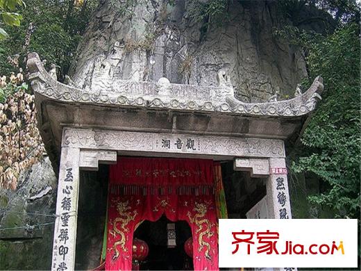 尼盛濱江城項(xiàng)目西側(cè)5000米靈巖山景區(qū)