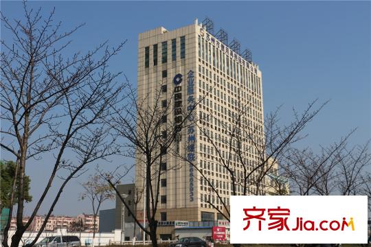 齊門人家小區(qū)東側(cè)一河之隔的建設(shè)銀行