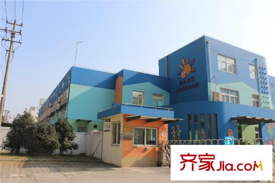 齊門人家小區(qū)一路之隔的鼎尚幼兒園