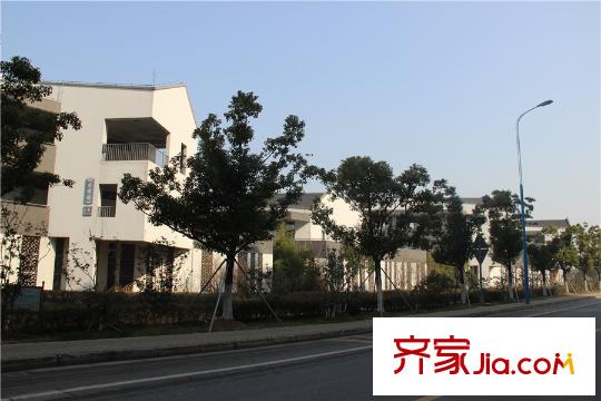 中航樾公館項(xiàng)目西2公里文昌實(shí)驗(yàn)中學(xué)