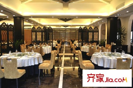 新湖明珠城小區(qū)內(nèi)部花園香頌餐廳