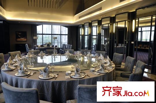 新湖明珠城小區(qū)內(nèi)部花園香頌餐廳