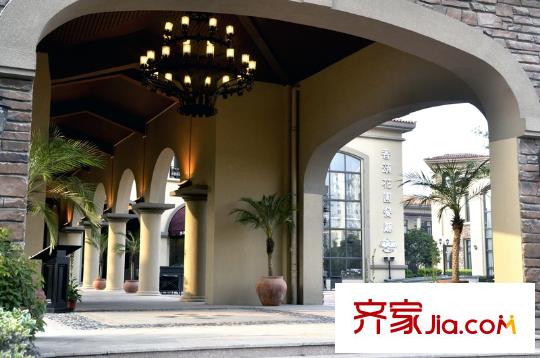 新湖明珠城小區(qū)內(nèi)部花園香頌餐廳