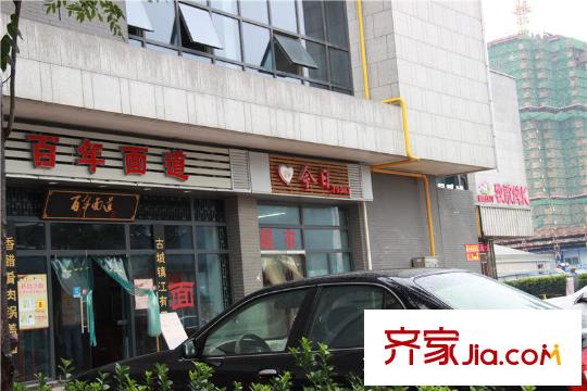 誠河新旅城項(xiàng)目西側(cè)100米快餐店
