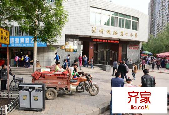 蘭鐵十三號(hào)樓小區(qū)外景圖 