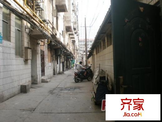 工行家屬院(大潤(rùn)發(fā)對(duì)面)