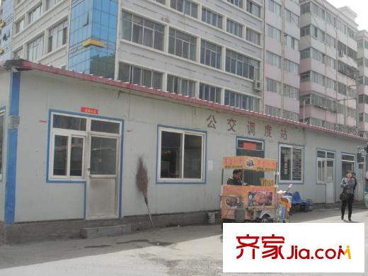 金域?華府公館配套圖項(xiàng)目北面公交調(diào)度站