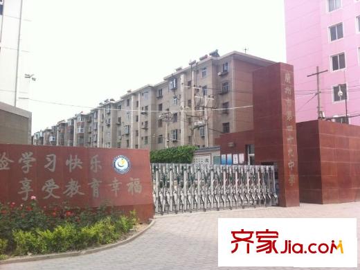 亞泉灣周邊第四十九中學(xué)