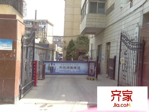 外貿(mào)公司家屬院(南濱河路)外景圖外貿(mào)公司家屬院（南濱河路） 