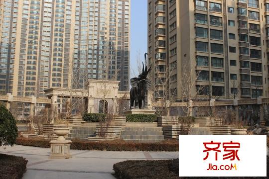 中廣宜景灣?尚城小區(qū)中央下沉廣場(chǎng)（2015-12-15）