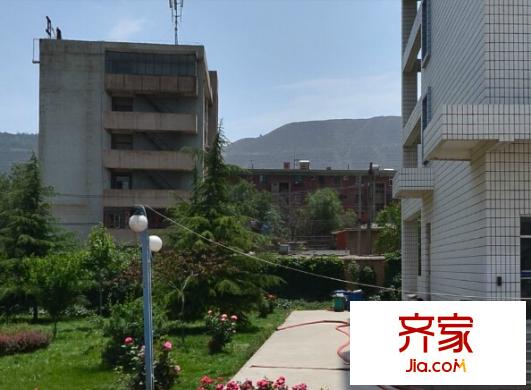 商學(xué)院長(zhǎng)青學(xué)院家屬院外景圖 