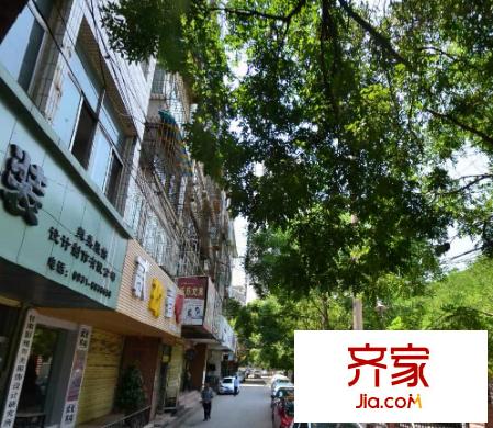 金昌路稅務(wù)局家屬院(一中對面)外景圖金昌路稅務(wù)局家屬院（一中對面） 