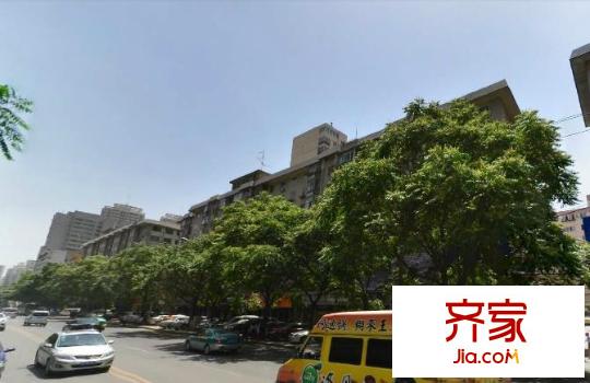 長(zhǎng)虹嘉園北門(mén)口(胖媽媽手抓樓上)外景圖長(zhǎng)虹嘉園北門(mén)口（胖媽媽手抓樓上） 