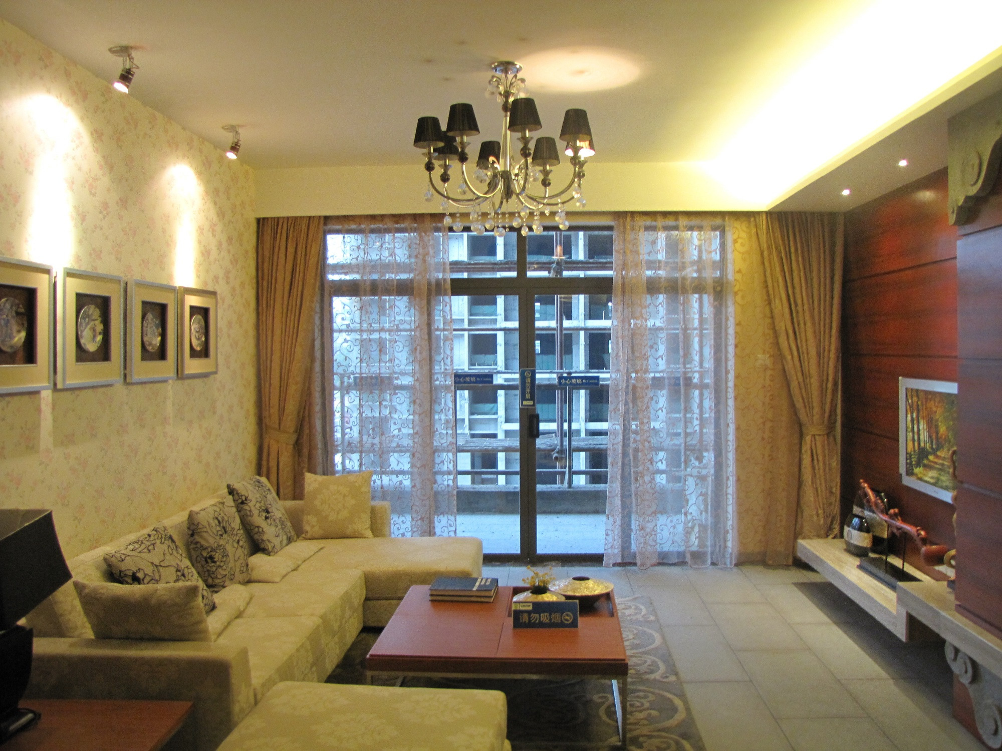 中式风格,5-10万装修,三居室装修,110平米装修,客厅,灯具,黑色