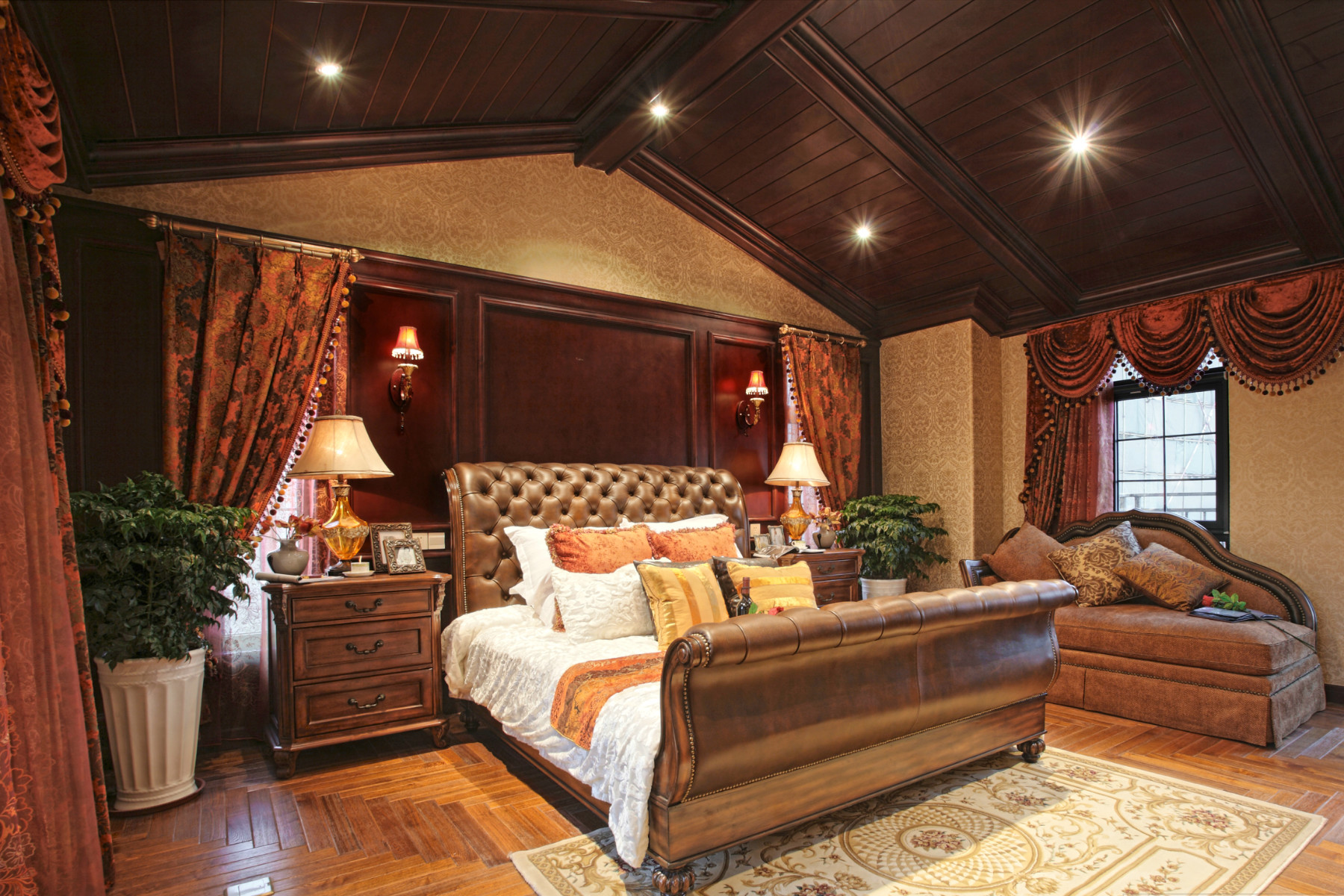 欧式风格,别墅装修,豪华型装修,140平米以上装修,卧室,床头软包,咖啡色