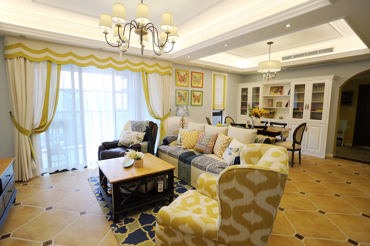 混搭风格,20万以上装修,100平米装修,三居室装修,客厅,窗帘,黄色