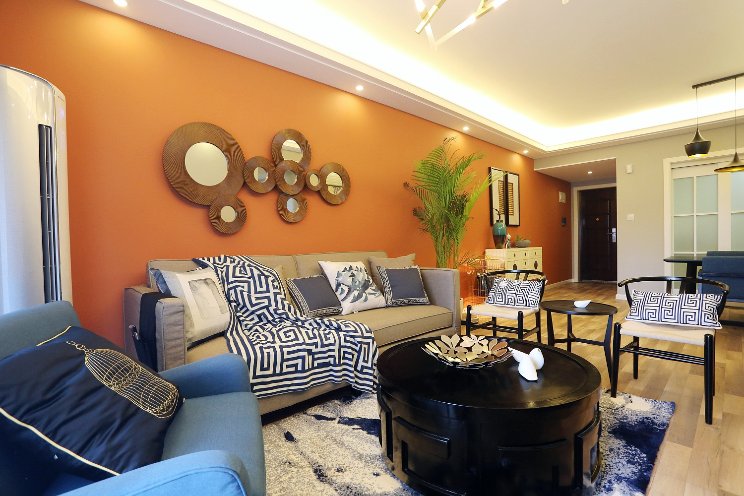 中式风格,15-20万装修,三居室装修,100平米装修,客厅,沙发背景墙,橙色