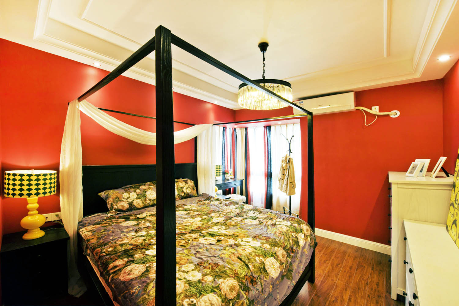 美式风格,100平米装修,三居室装修,15-20万装修,卧室,卧室背景墙,红色